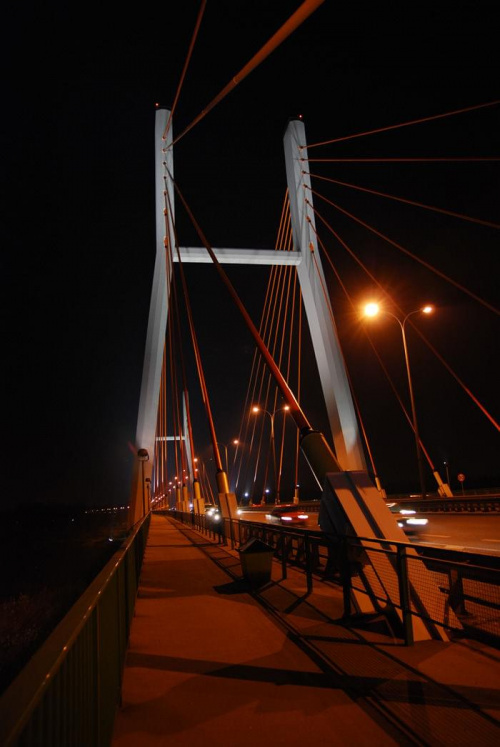 Most Siekierkowski jesienno-zimowym wieczorem #most #siekierkowski #siekierkowska #nocą