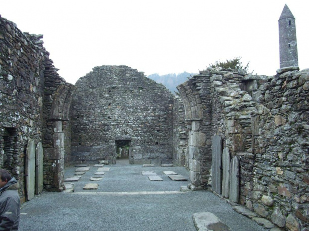Glendalough - ruiny kościoła z X w.