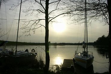 Wreszcie przystań #Mazury #łódki #jezioro #zachód