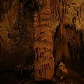 Cuda w jaskini. Postojna to jaskinia krasowa, jedna z największych na świecie. W jaskini można podziwiać białe stalaktyty tworzące różnorakie sople i spaghetti, stalagmity tworzące kolumny, filary, niesamowite draperie. #Słowenia #jaskinia