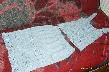 komplecik zrobiony w zeszłym roku dla córki #OdzieżRęcznieWykonana #rękodzieło #robótkowanie #szydełkiem #TunikaSzydełkowa #spódnica #TopSzydełkowy #dzianina #komplet #bluzka