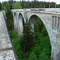 Wiadukty w Stańczykach.
Pomysł budowania podwójnych mostów pojawił się po I wojnie światowej, jako trudniejszych do zniszczenia przez saperów, artylerię, lotnictwo.