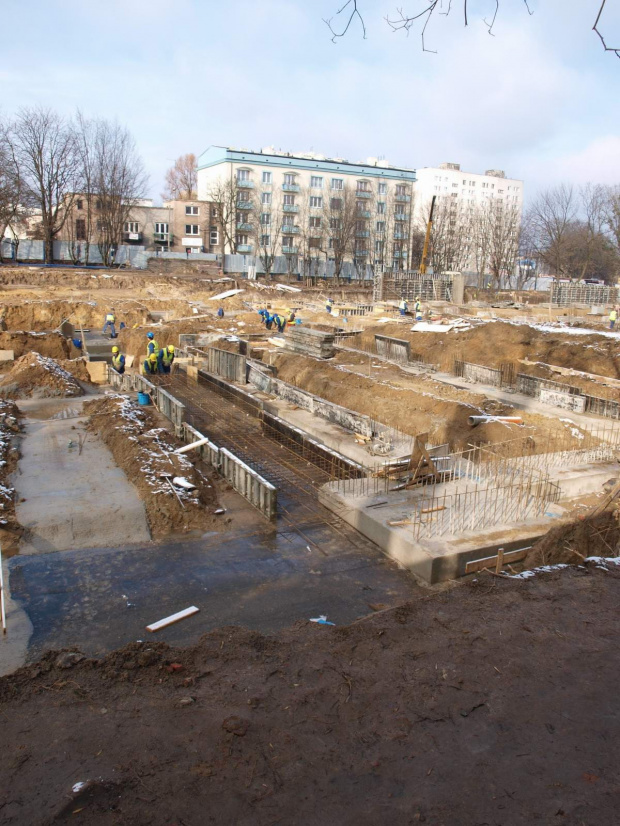 Trwa wylewanie fundamentów - takl wyglądał plac budowy 9 lutego 2009 roku.