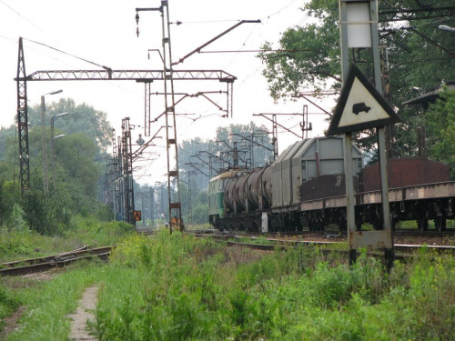 Rudawa idziemy kawałek 200m wzdłuż torowiska.