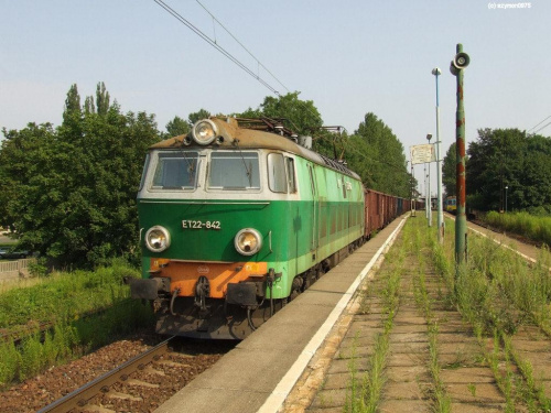 ET22-842 ze składem węglarek przejeżdża przez perony Gliwic Łabęd 19-07-2007 #kolej #PKP