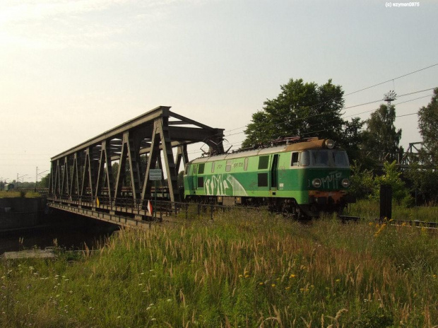 ET22-442 ze składem platform szynowych nad kanałwm Gliwickim 19-07-2007 #PKP #kolej