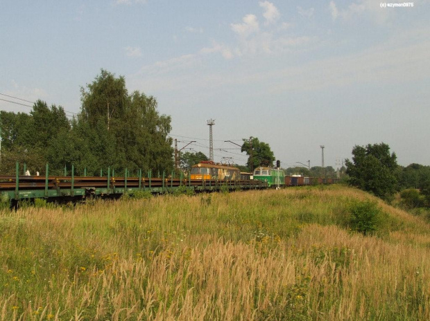 ET22-442 ze składem platform szynowych mija się z CTL-owskim ET22-955 19-07-2007 #PKP #Kolej