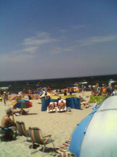 No to już zaludniona plaża z gorącym piaskiem :D około 11 :D #Morze