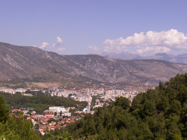 Widok Mostaru przy wjeździe do miasta