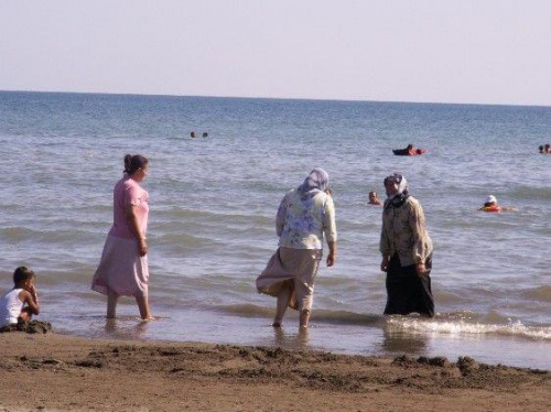 Wielka Plaża - przy granicy z Albanią - strój kąpielowy muzułamnek ;)