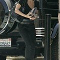 Ashley arriving at DualStar Offices in LA-paparazzi sierpień 2007