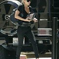 Ashley arriving at DualStar Offices in LA-paparazzi sierpień 2007