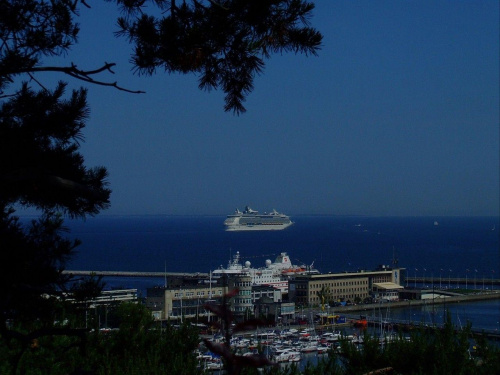 Navigator of The Seas - Największy wycieczkowiec jaki kiedykolwiek wpłynął do Gdyni niestety odpłynął z ponad godzinnym opóźnieniem, teraz do Gdyni zawita tylko 31.08.2007 czyli na zakończenie wakacji. #NavigatorOfTheSeas #Gdynia