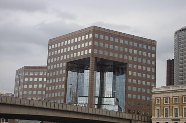 Budynek z lustrami:) #NoweMiasto #Londyn #most