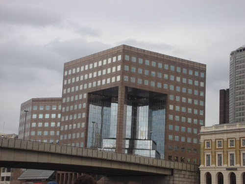 Budynek z lustrami:) #NoweMiasto #Londyn #most