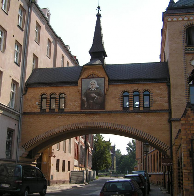 W cichym małym zaułku u sióstr zakonnych potrzebujący znajdą pomoc,,,