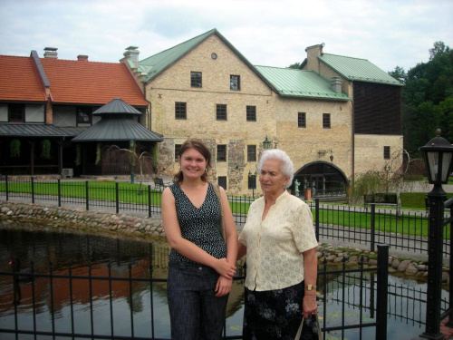 Z babcią w starym młynie