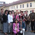 Był i czas na wspólny spacer po mieście oraz zdjęcie na tle szkoły w Lubsku.