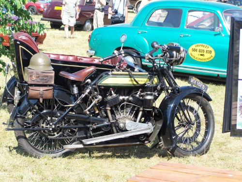 Oryginalny motocykl Enfield z roku 1915.