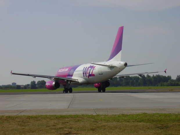 WizzAir - Airbus A320-233 - HA-LPC