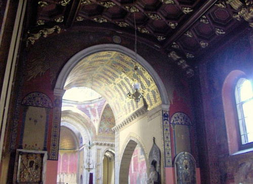 Wnetrze Katedry - widok z czesci renesansowej z XVIIw ze stropem kasetonowym na czesc najstarsza z XIVw w stylu wschodnio-ormianskim #Lwow #KRESY