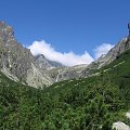 Dolina Małej Zimnej Wody. W oddali nad wodospadem Schronisko Teryego #Góry #Tatry