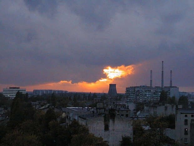 prawie jak Mordor #niebo #zachód #słońce #chmury #Łódź #Lodz