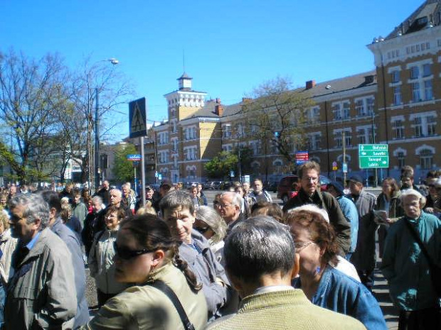 na dziedzińcu Uniwerku Warszawskiego