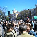 na dziedzińcu Uniwerku Warszawskiego