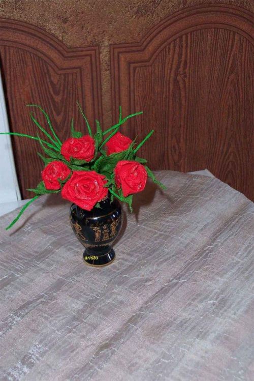 rozyczki czerwone miniaturowe, wykonane z bibuly, brokatowane, wielkosc ok 10 cm. #artystyczne #bibułkarstwo #BożeNarodzenie #bukiety #chrzest #CzerwoneRóże #dekoracje #dekoratorstwo #DlaBabci #DlaCiebie #DlaMamy #DlaTaty #DoBiura #DoRestauracji