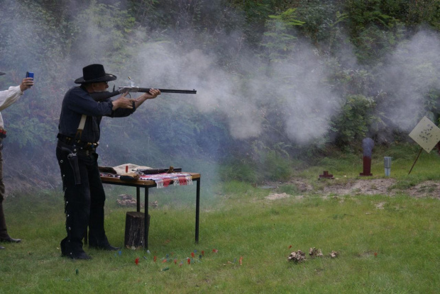 #CzarnyProch #strzelectwo #karabin #Winchester #kowboje #CAS #Rembertów #zawody #BrońPalna #wystrzał