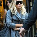 Ashley shops at Barneys in NYC-paparazzi wrzesień 2007