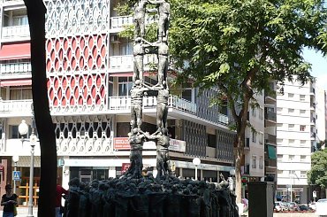 Pomnik zamkow z ludzi #tarragona #ZamekZLudzi