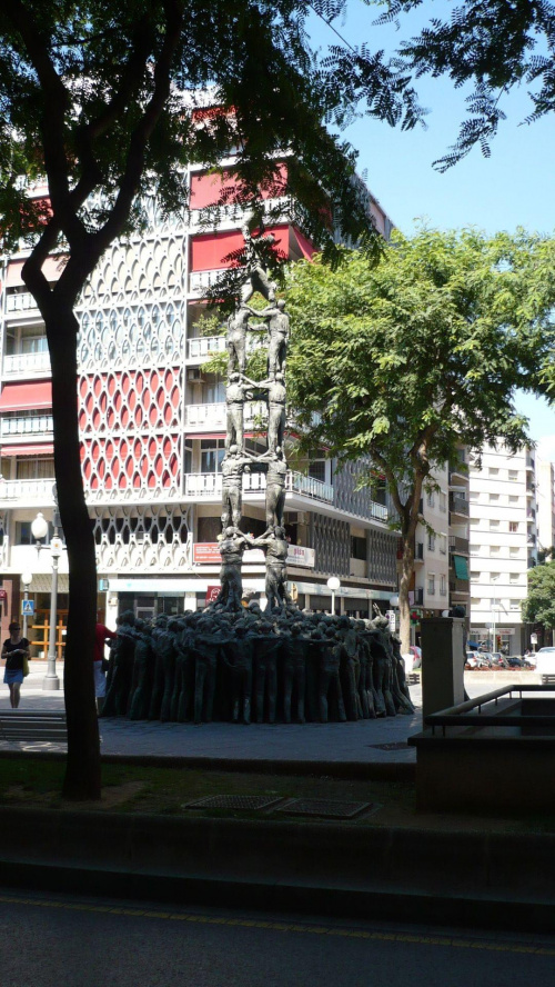 Pomnik zamkow z ludzi #tarragona #ZamekZLudzi