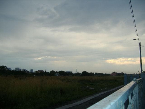 Zdjęcie z sierpnia 2006 #chmury #drzewa #góry #krajobrazy #niebo #zdjęcia #zachód #słońca #ZachódSłońca #samochód #humor
