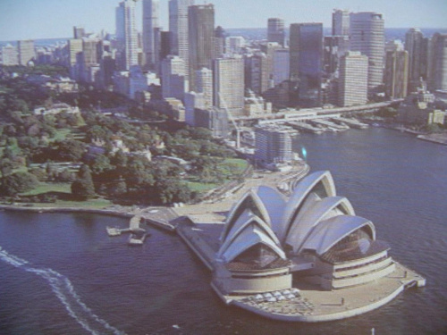 Podróż do Australii Ferie zimowe 2001 . Podczas 2 stopowerów zwiedziłem Bkk, Sin i Malezję.Odwiedziłem basistę Trzech Koron G Andriana w Sydney Zdjęcie zrobione z filmu stąd zła jakość . 2 godzinny film mam na DVD ;Discovery Australia