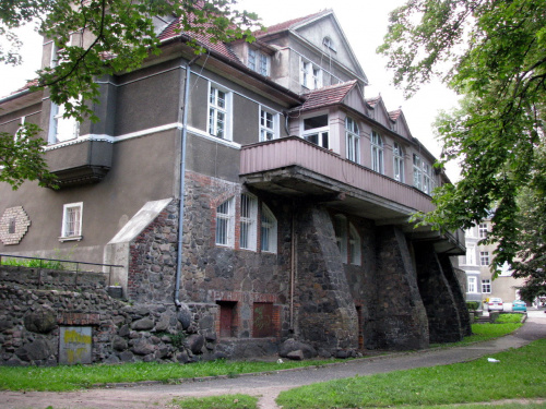 Bardzo podobał mi się ten dom w Świebodzinie. Zbudowany został na fragmentach murów obronnych.
