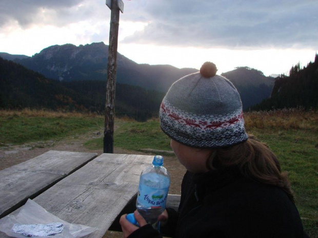 chwila odpoczynku na łyk Kropi Beskidu :P #Tatry #góry #CzerwoneWierchy