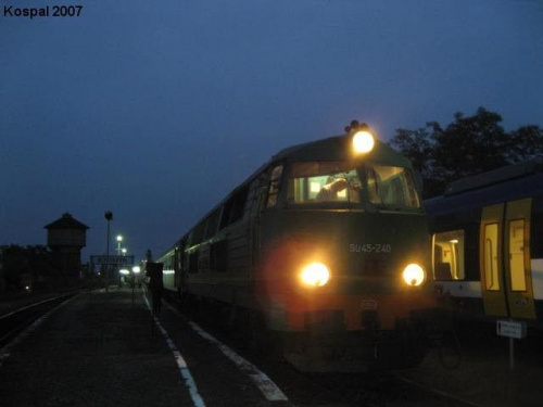 04.10.2007 SU45-240 z pociągiem pośpiesznym z Chełma i Zamościa.